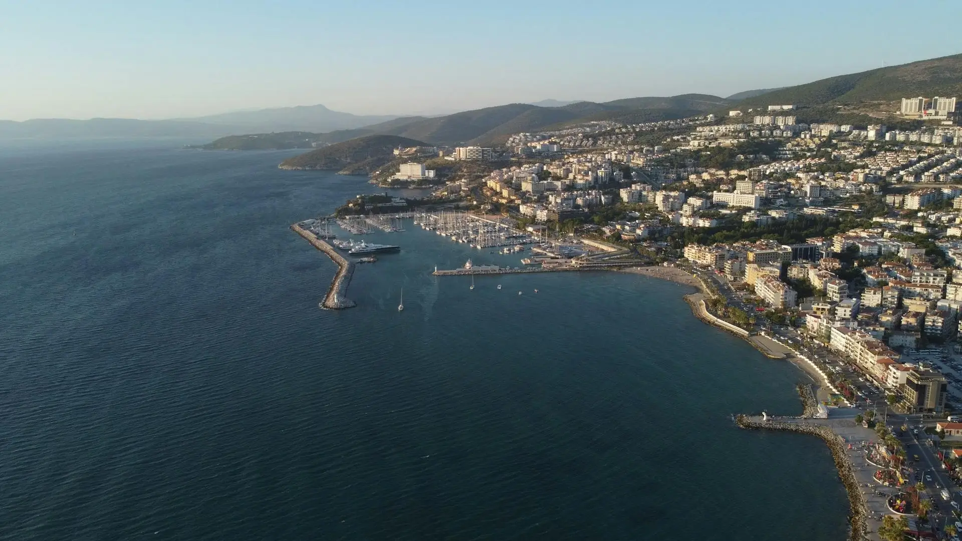 Kuşadası gece manzarası